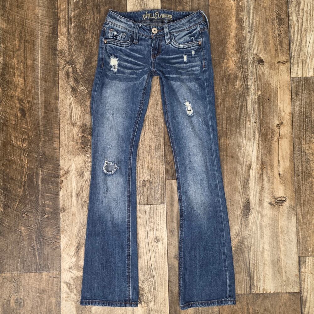 Low Rise Y2KBootcut Jeans Size 1 Low Rise Medium Wash Distressed